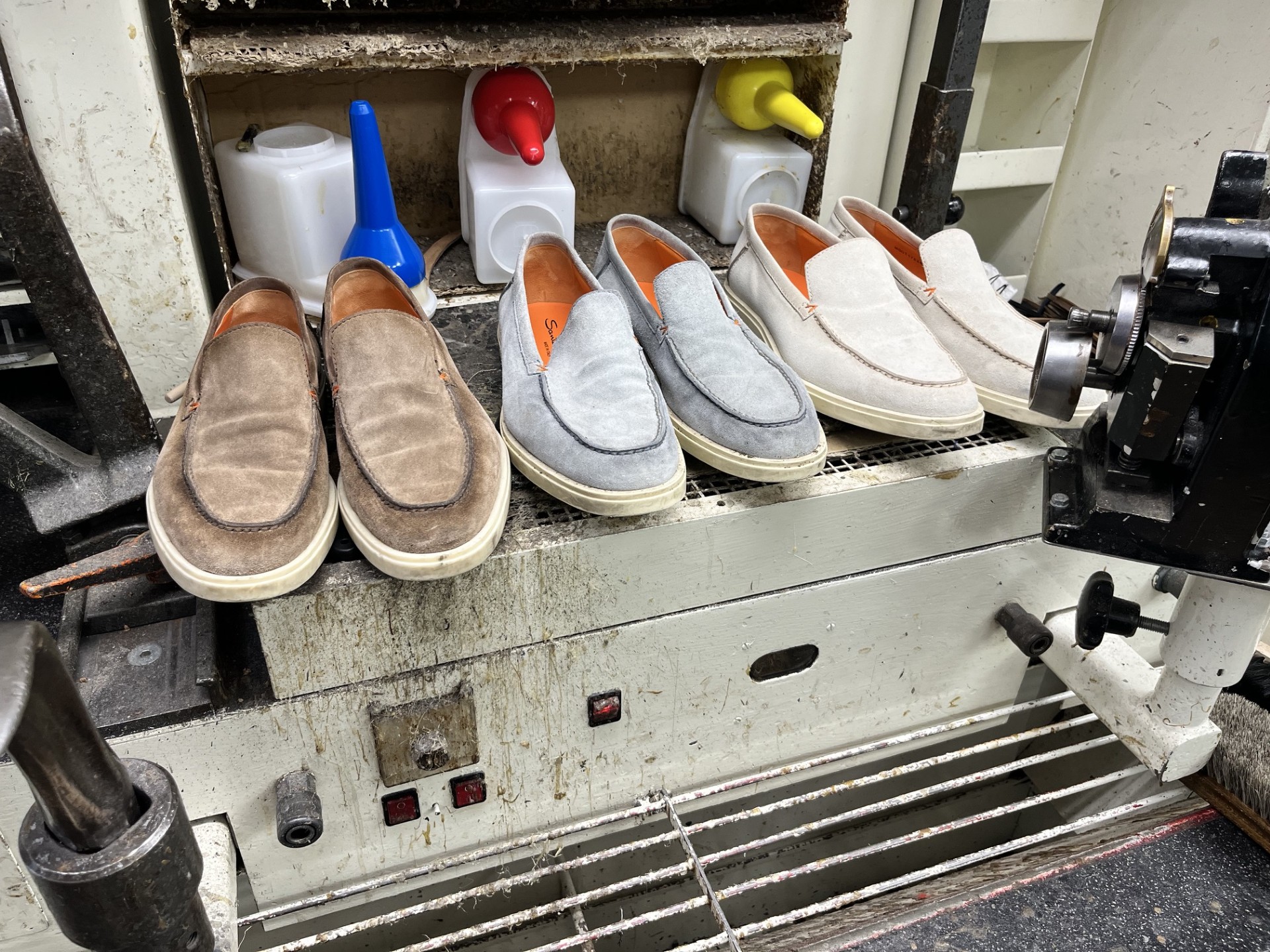 Santoni suède loafers voor het reinigen